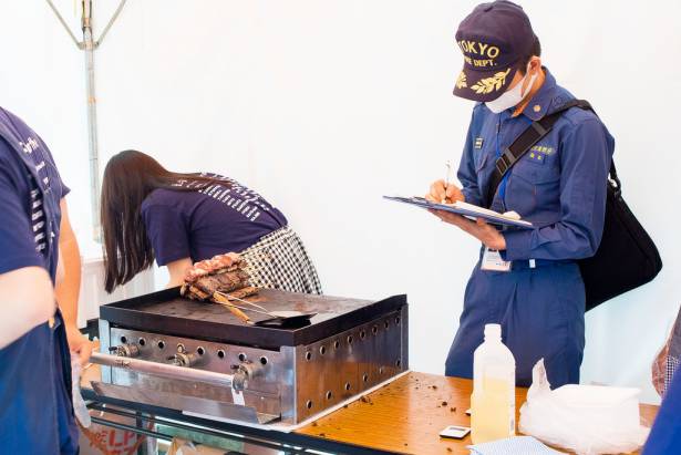 [面白日本] 東大五月祭特輯：校園生火烤肉很危險該禁止？校方與消防隊聯手把關，賦予學生最大自由
