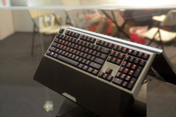 Cherry展出鋁上蓋有手托的鍵盤MX Board 6.0 G80-3930，訴求高品質以及極快的反應時間