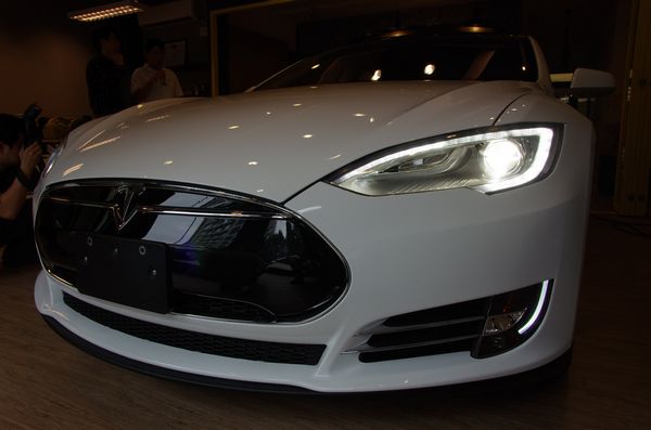 美國投資顧問網站稱 Tesla 首款平價車款 Model 3 可能因不上不下的訂價而觸礁