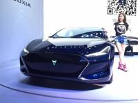 這不是 Tesla Models 嗎？做的還挺像的之上海遊俠 X 號稱最快 2017 年上市