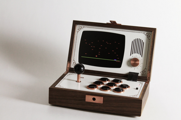 瑞典設計師Love Hulten用樂高積木元素，創作出音樂混合生成器與古早電玩筐體主機