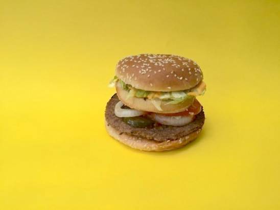 麥當勞與漢堡王的混血兒 “McWhopper” 究竟是啥味道