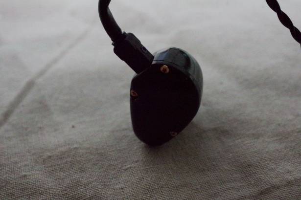 來自 Wizard 巧手的硬派監聽耳機， Noble Audio CLASSIC 5 類客製耳機動手玩