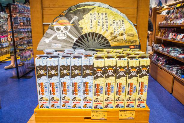 [面白日本] 讓人體會「沒有最想買只有更想買」的東京鐵塔海賊王專賣店，這個...卡沒刷爆出不來吧！