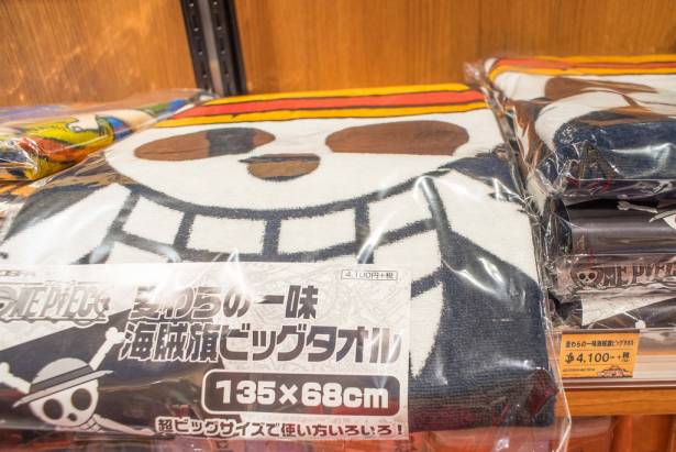 [面白日本] 讓人體會「沒有最想買只有更想買」的東京鐵塔海賊王專賣店，這個...卡沒刷爆出不來吧！