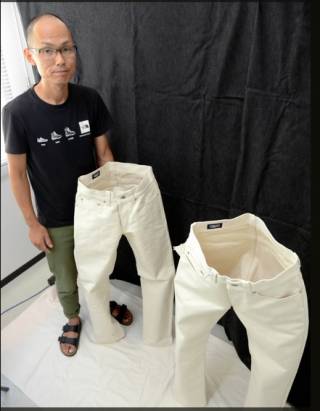 相撲地墊做的超厚牛仔褲，硬到自己會站…