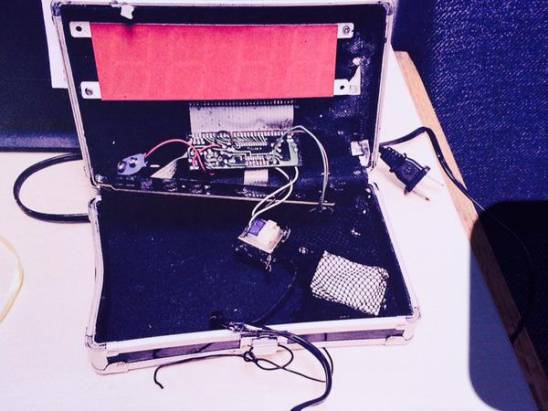 一名9年級Maker因他的時鐘專題被懷疑是炸彈遭逮捕