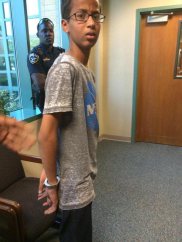 一名9年級Maker因他的時鐘專題被懷疑是炸彈遭逮捕