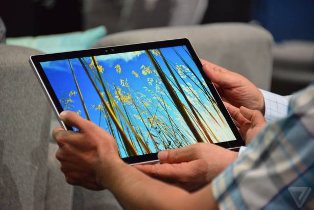 微軟推出殺手級平板筆電 Surface Book 就是用來打敗 Macbook Pro 用的！