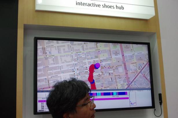 CEATEC Japan 2015 :把鞋子當成資訊蒐集中心，富士通展示 Shoes Hub 概念