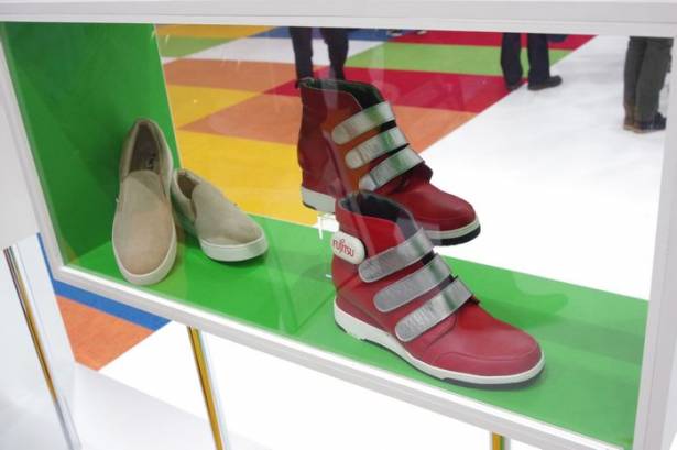 CEATEC Japan 2015 :把鞋子當成資訊蒐集中心，富士通展示 Shoes Hub 概念