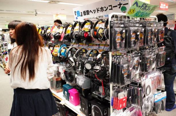 時尚潮流與隨身設備掛帥的年輕化耳機名店，東京 e-earphone 秋葉原店一遊