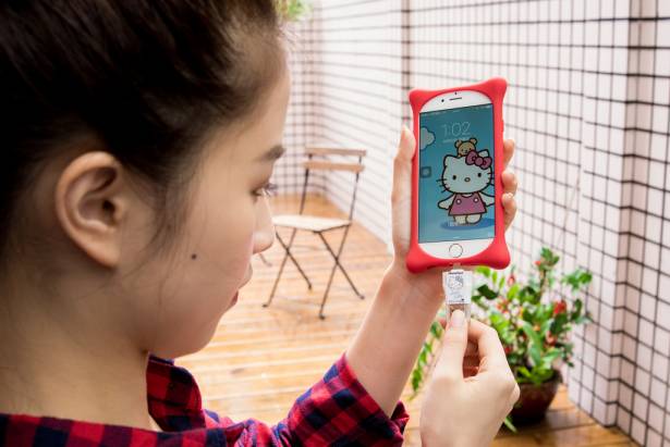 【癮柯柯】Hello Kitty 上身！想送女友 iPhone 隨身碟選這支 PhotoFast MAX 特別版就對啦！