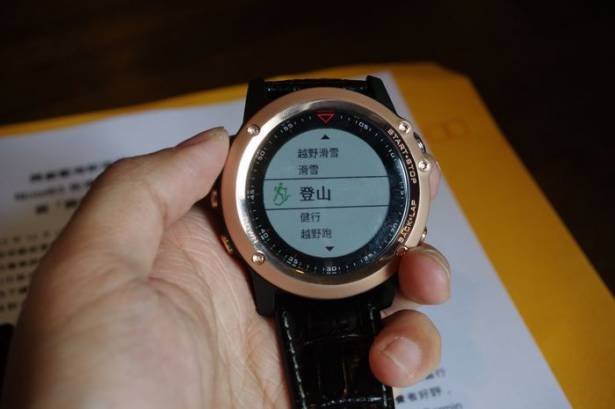 集 Garmin 運動穿戴技術大全的奢華錶款， Garmin 推出 fenix 3 玫瑰金多功專業腕表