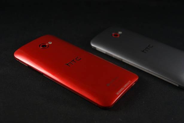 仍然吸睛 HTC 蝴蝶S寶石紅 火熱開箱