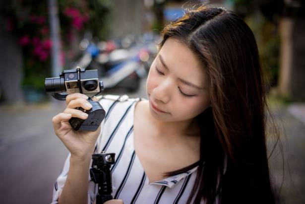 運動不需帶著雞！智雲 GoPro 三軸穩定器讓你的極限影片「穩如泰山」～