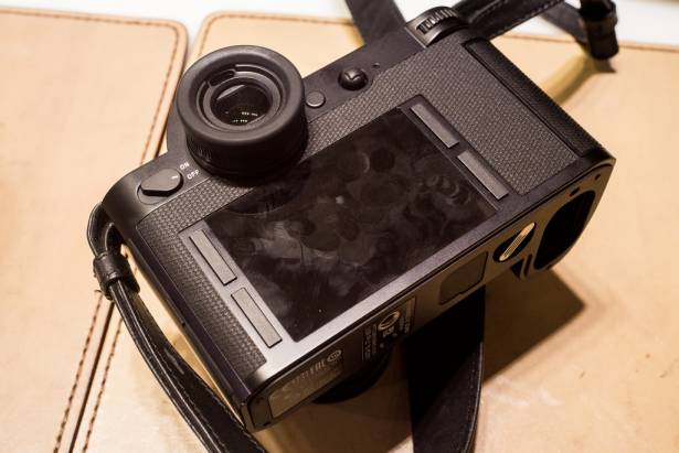 四十萬元一套的「微單眼」會有搞頭？實現萊卡粉的全片幅自動對焦夢，Leica SL 真的值得這價格嗎？