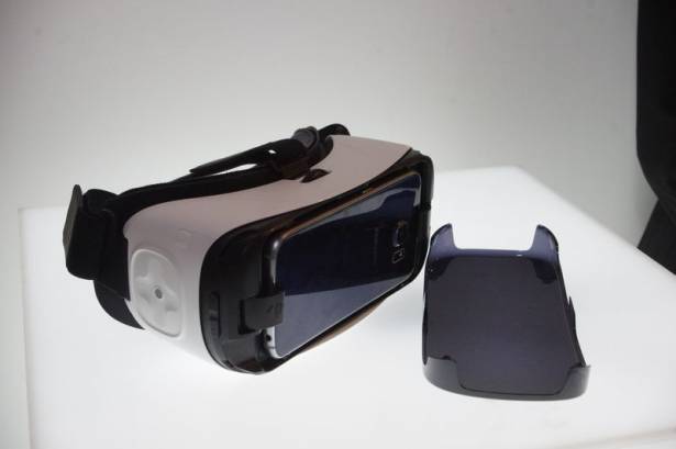 以手機驅動的 VR 體驗，三星 Gear VR 消費型版本在台發表