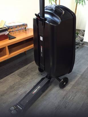 可轉向的滑板行李箱：庫特車