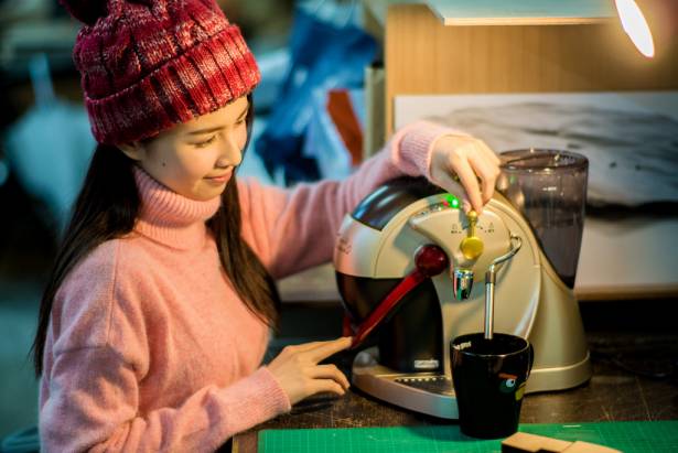 【癮柯柯】讓正妹笑、工具人哭的神兵利器！Caffe Tiziano 義式膠囊咖啡機帶給你滿滿的幸福「暖冬」～