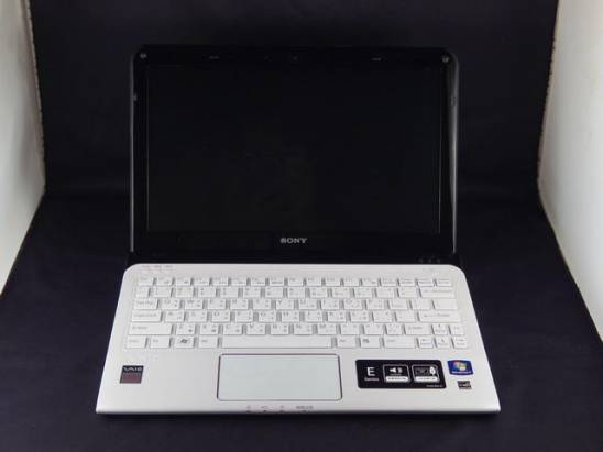 雙色美學 Sony VAIO E11 平民美型筆電