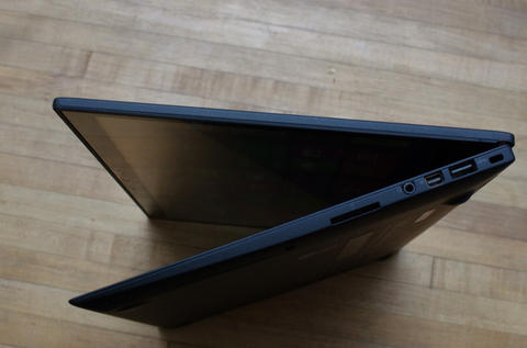 配合 Windows 8 導入觸控， Lenovo ThinkPad X1 Carbon Touch 動手玩