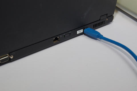 Computex 2013 ： USB 3.0 展示單線數據、影音、供電實做，最快年底 10Gb 晶片問世