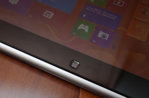 鋁合金與碳纖維的高質感混搭變形筆電， Dell XPS 12 動手玩