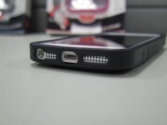 開箱-功能導向 iPhone 5 保護殻 可收納 可站立