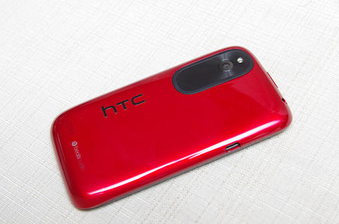 hTC 與遠傳推出 Desire Q ，訴求平價易入手