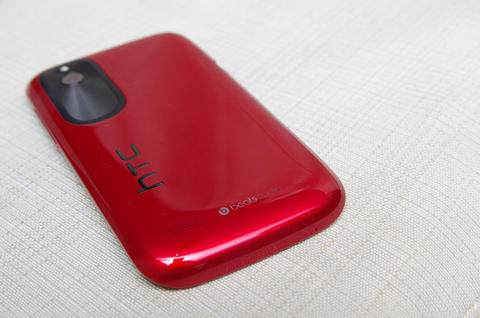 hTC 與遠傳推出 Desire Q ，訴求平價易入手