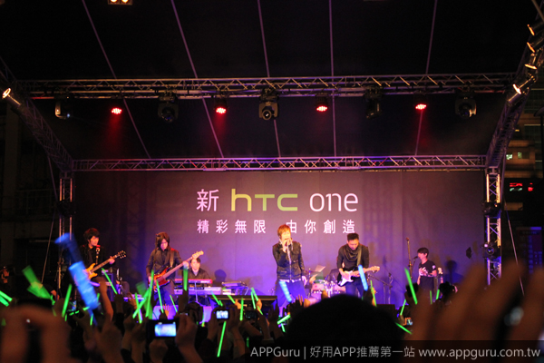 全新HTC One發表會，五月天代言豋場!! (內附 現場演唱影片及規格表)